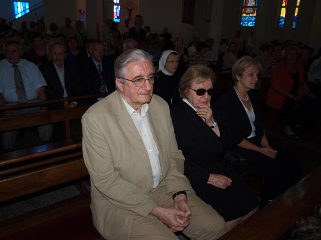 image027