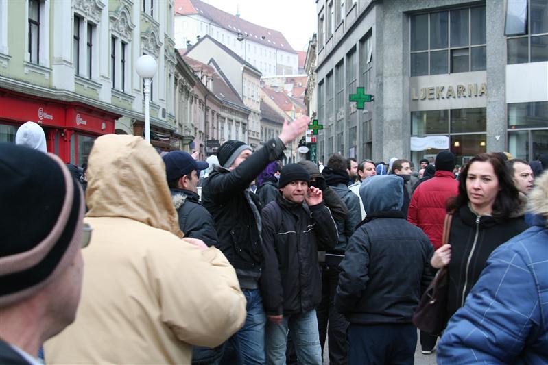 Neredi izazvani tzv. Facebook prosvjednicima